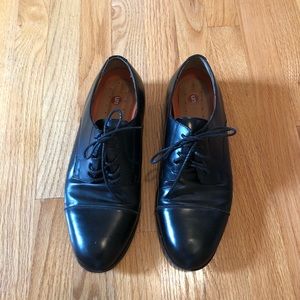 Men’s black lace up dress shoes